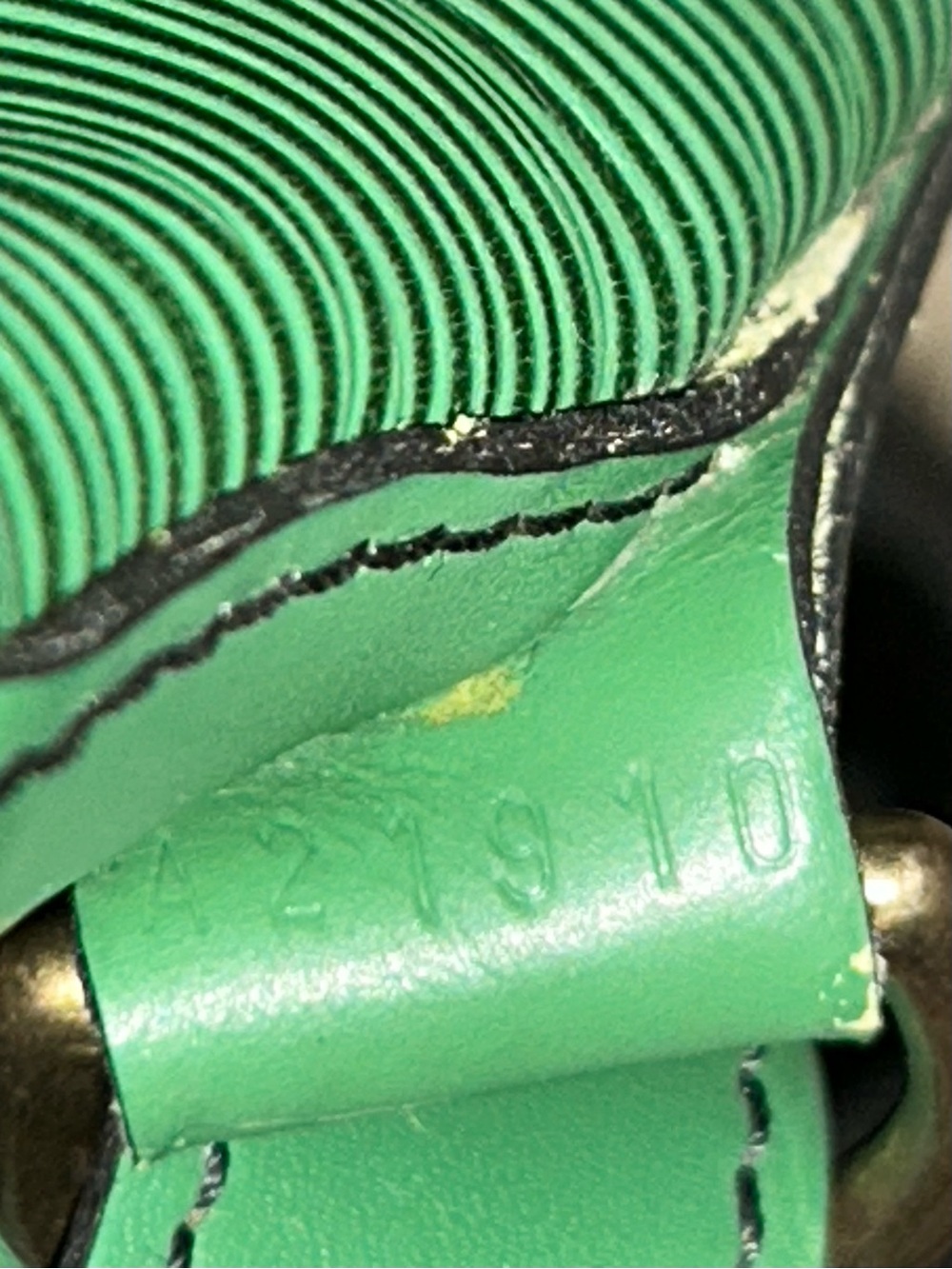 Rare LOUIS VUITTON Petit Noe Bucket Bag Borneo Green Epi Leather Black Stitch - Picture 7 of 15
